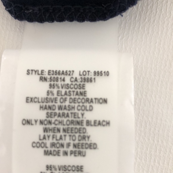 Elie Tahari Short Sleeve Navy Knit Top New w/Tags - Picture 9 of 9